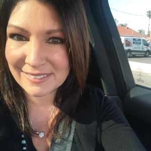 Meet your Posher, Elaine